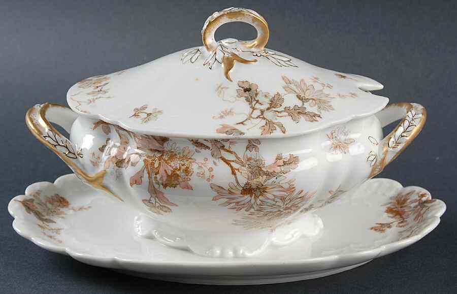 Schleiger 86-2 Gravy Boat w/Attached Underplate & Lid by Haviland-1
