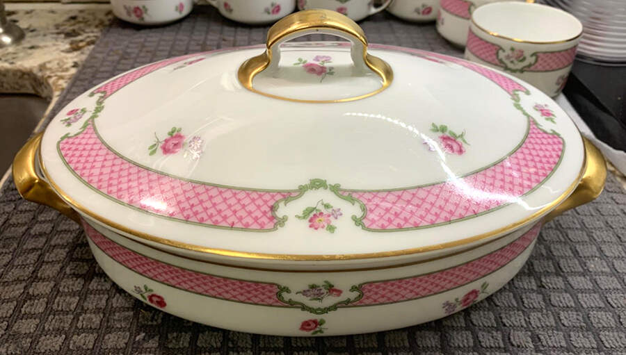 H2765 Oval Covered Vegetable by Haviland-1