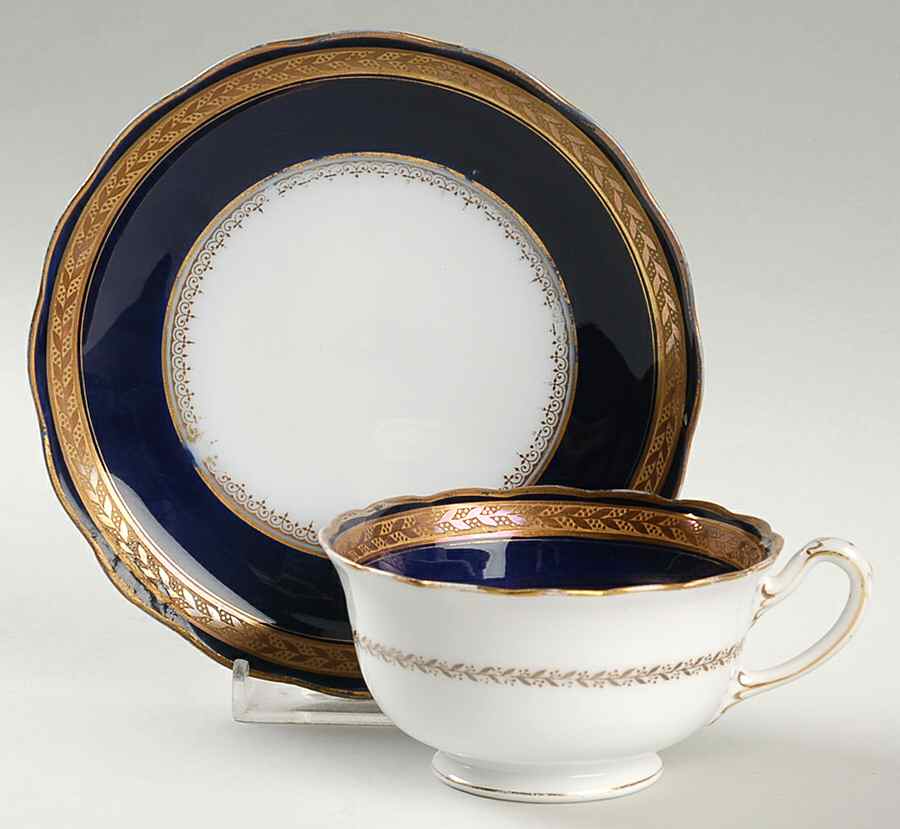 HUT1315 Footed Cup & Saucer Set by Hutschenreuther-1