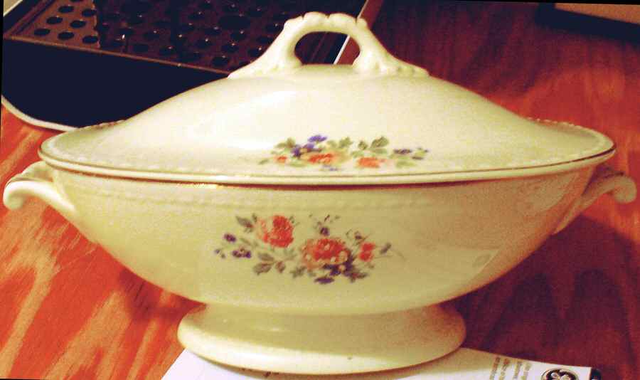 HLC2348 Round Covered Vegetable by Homer Laughlin -1
