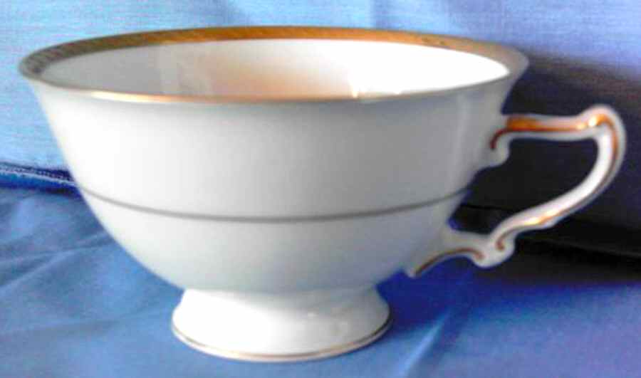 HC827 Footed Cup by Heinrich - H&C-1