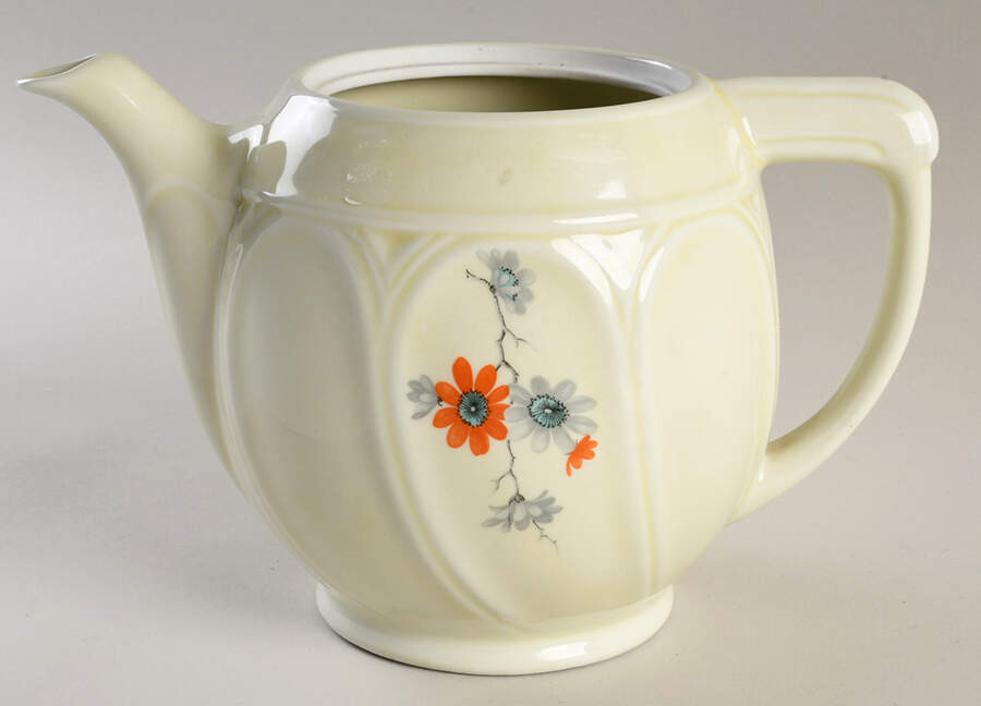 Daisy Cathederal Coffee Pot No Lid by Hall-1