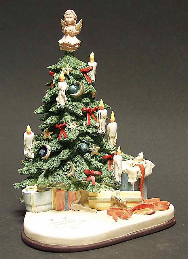 Christmas Surprise Musical Hummelscape- O Tannenbaum - Boxed by M.I. Hummel-1