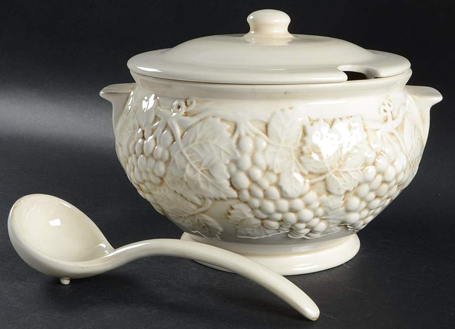 Hda1 Tureen & Lid w/Ladle by Harry and David-1