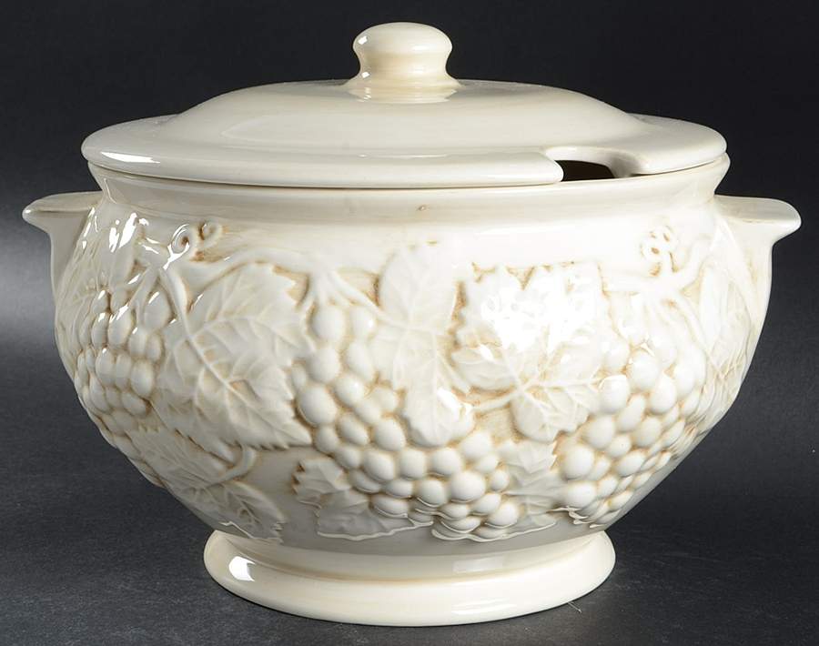 Hda1 Tureen &  Lid by Harry and David-1