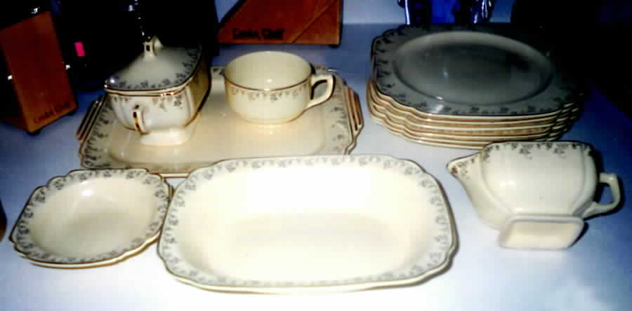 Hlc2363 Dinner Plate by Homer Laughlin -1