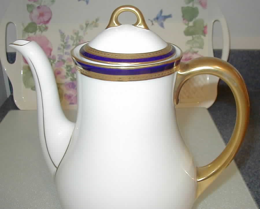 C6399 Coffee Pot & Lid by Hutschenreuther-1