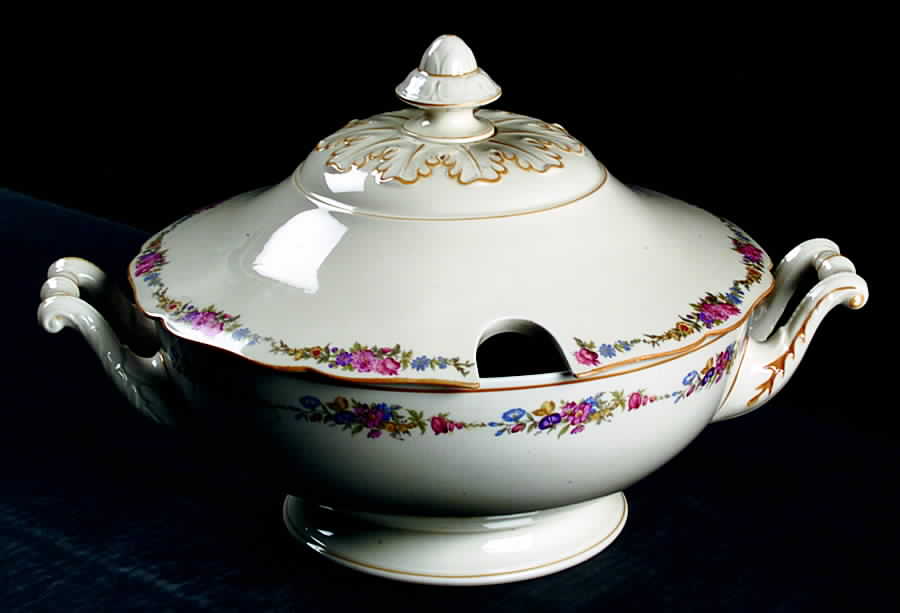 HUT1345 Tureen &  Lid by Hutschenreuther-1