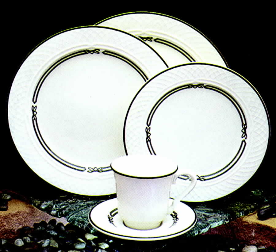 Monterey Black Dinner Plate by Homer Laughlin -1