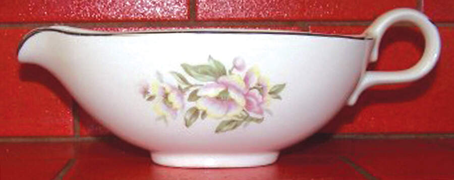 RY189 Gravy Boat by Homer Laughlin -1