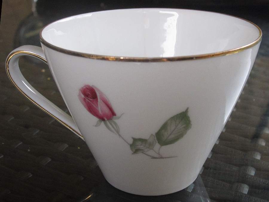American Beauty (Gold Trim, Favorit) Flat Demitasse Cup by Hutschenreuther-1
