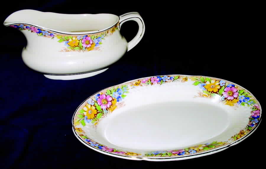 4444 Gravy Boat & Underplate by Hollinshead & Kirkham-1