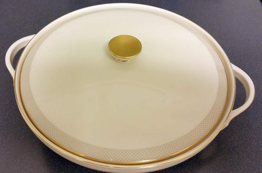 HC854 Round Covered Vegetable by Heinrich - H&C-1