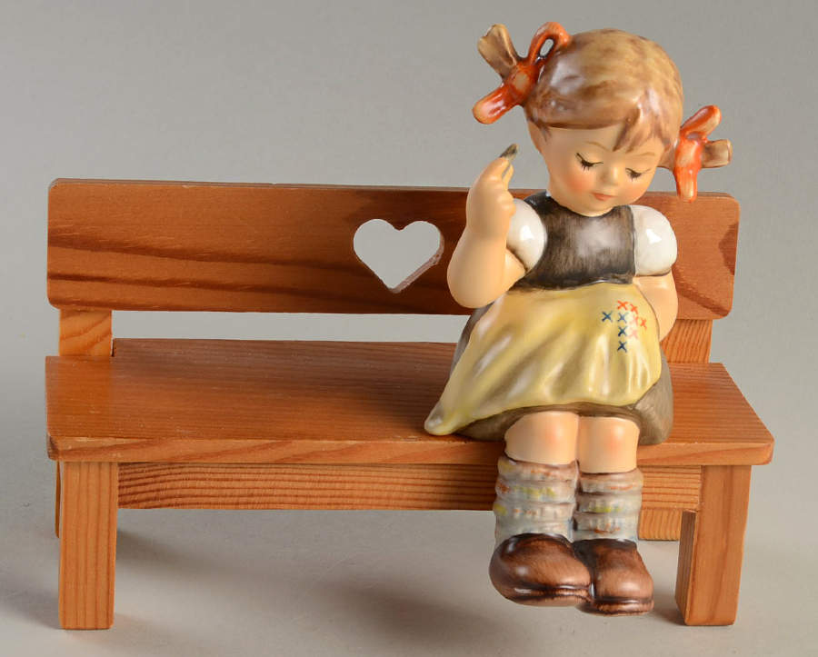 Nimble Fingers Tm7-Nimble Fingers/Bench - No Box by M.I. Hummel-1