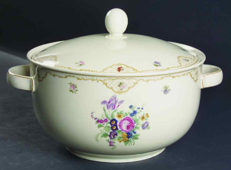 7470 (Cream Background) Tureen &  Lid by Hutschenreuther-1