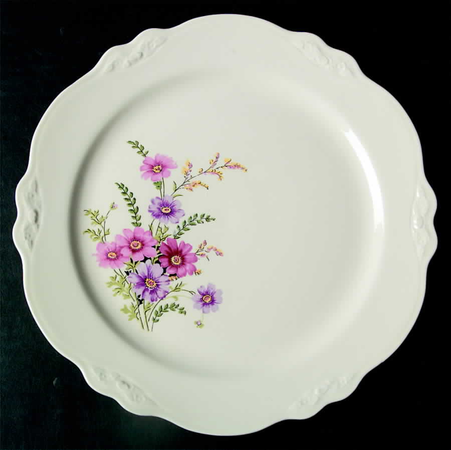 VR404 Luncheon Plate by Homer Laughlin -1