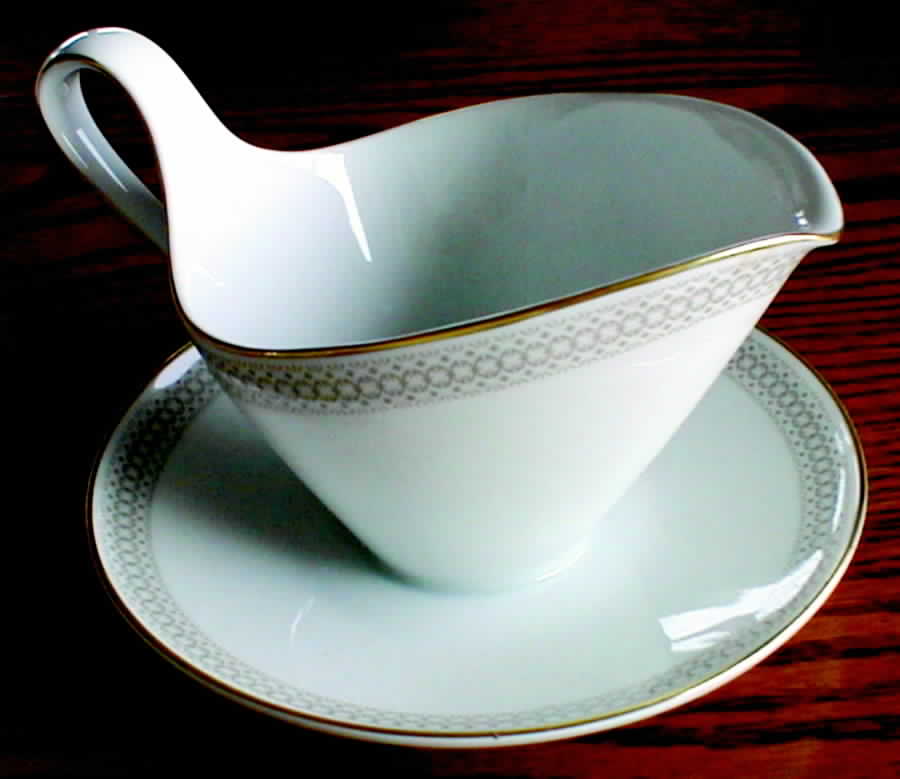 HC868 Gravy Boat with Attached Underplate by Heinrich - H&C-1
