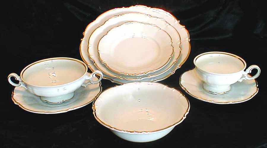 9872 Footed Cup & Saucer Set by Hutschenreuther-1