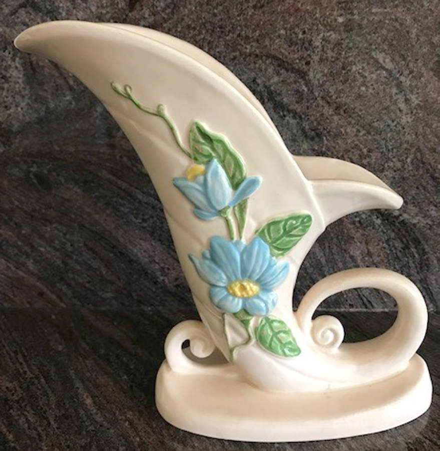 Magnolia (Glossy) 8" Cornucopia by Hull-1