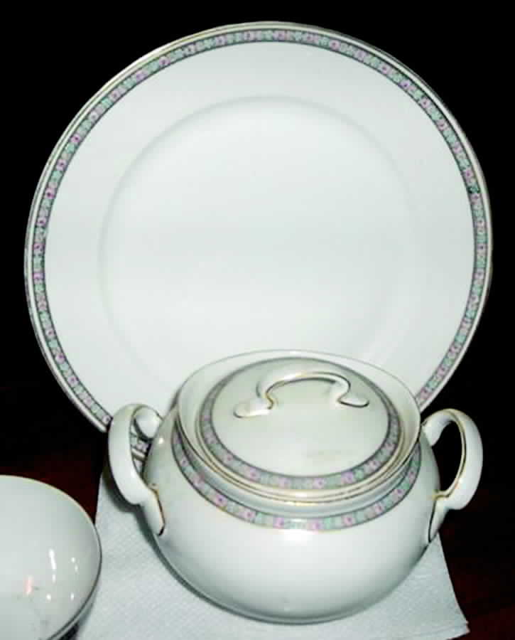 HUT1411 Dinner Plate by Hutschenreuther-1