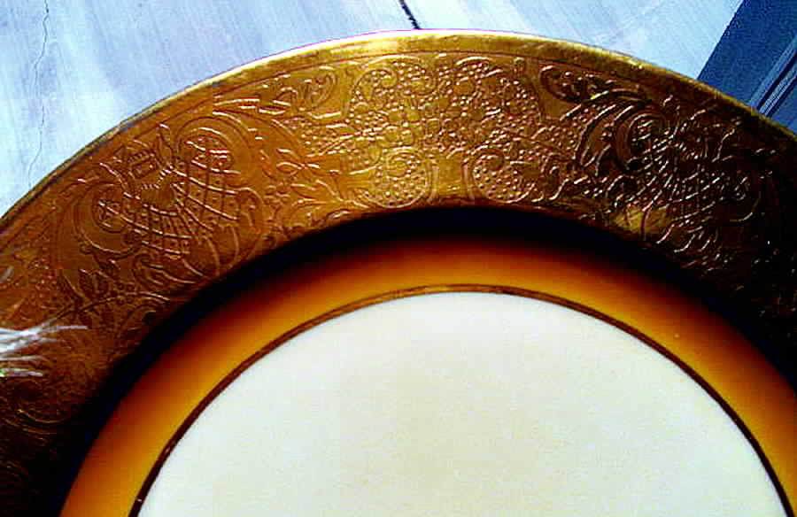 HUT1412 Service Plate (Charger) by Hutschenreuther-1