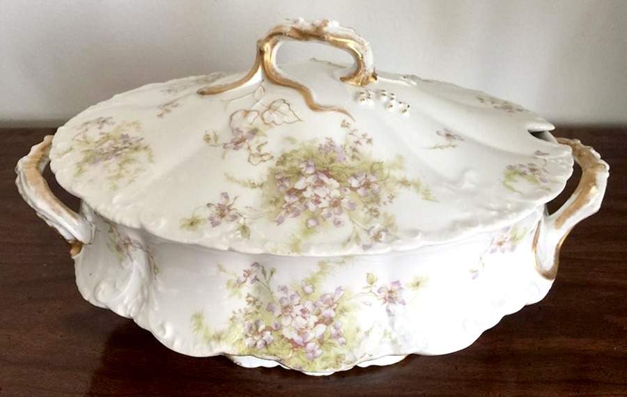 Schleiger 146-7 Tureen &  Lid by Haviland-1