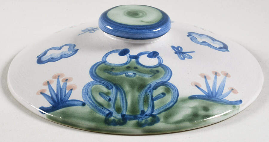 Frog Lid for 1.5 Qt Round Casserole by M A Hadley-1