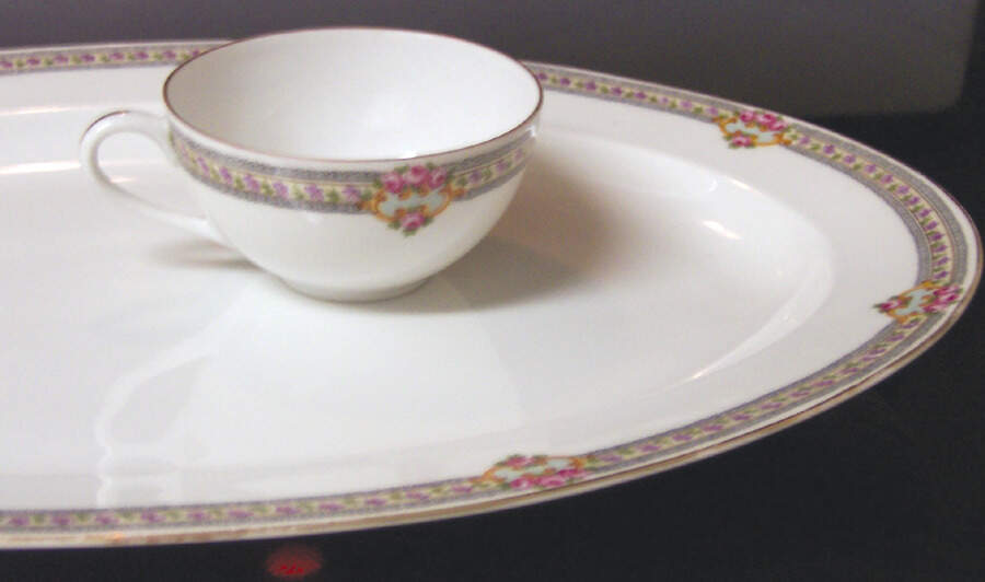 HUT1098 15" Oval Serving Platter by Hutschenreuther-1