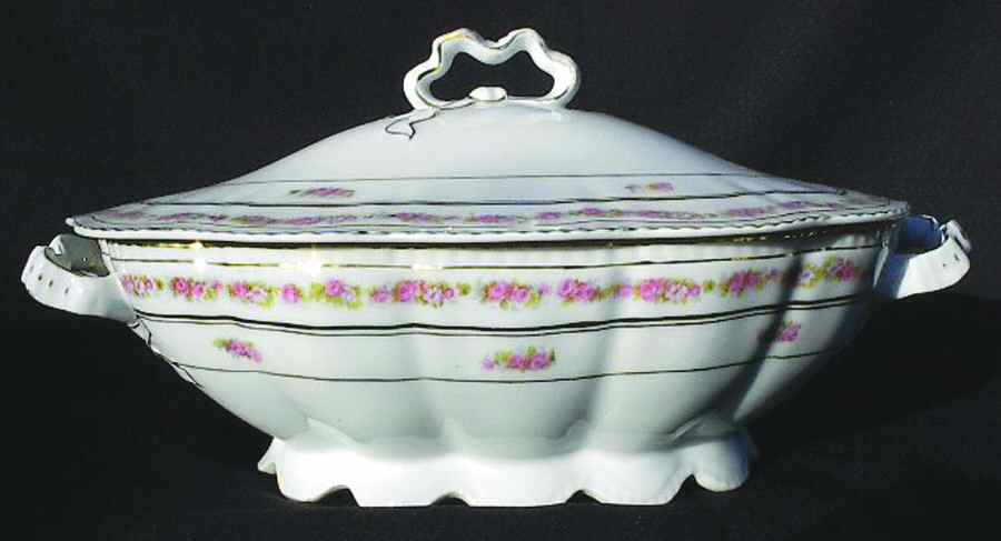 1494 Oval Covered Vegetable by Heinrich - H&C-1