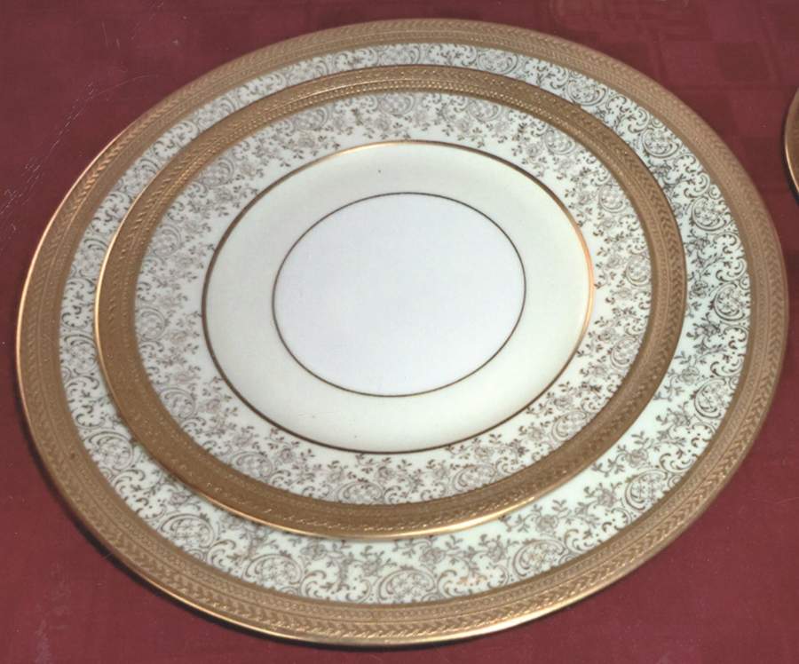 HUT1429 Salad Plate by Hutschenreuther-1