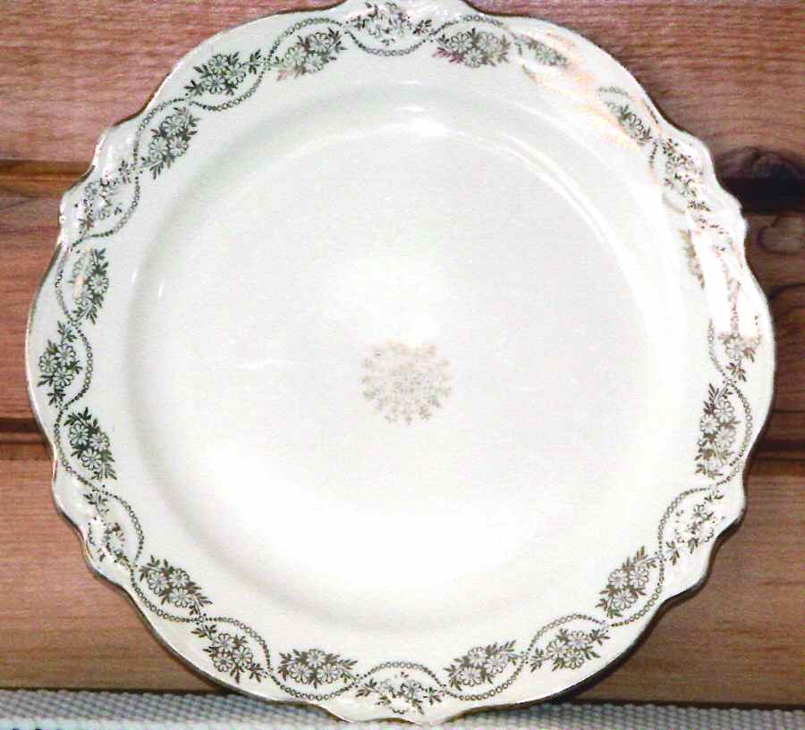 Century's Three Daisy (Gold Trim) Luncheon Plate by Homer Laughlin -1