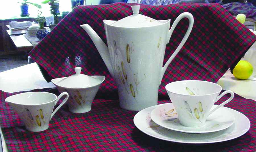 04101 Creamer by Hutschenreuther-1