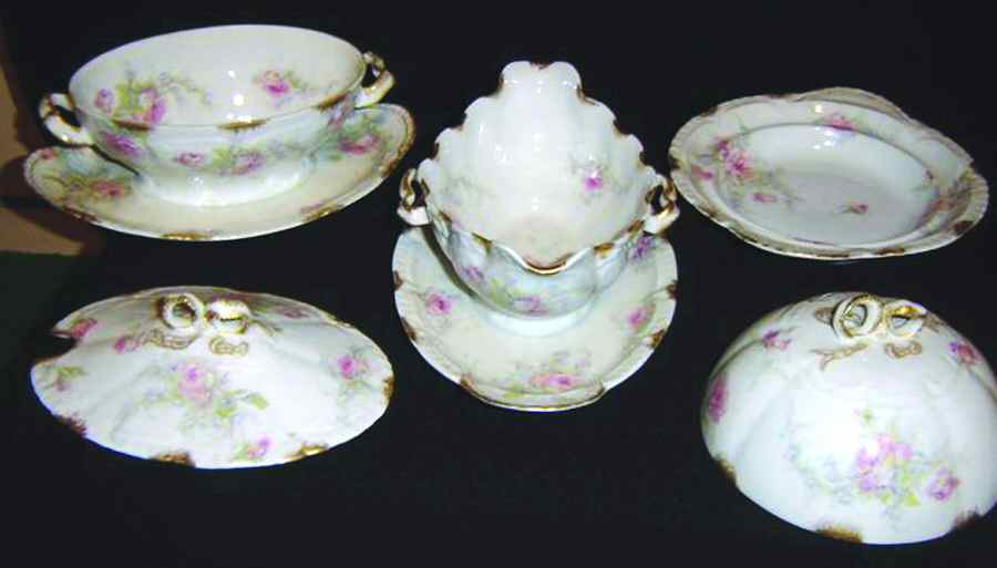 H3112 Gravy Boat with Attached Underplate by Haviland-1