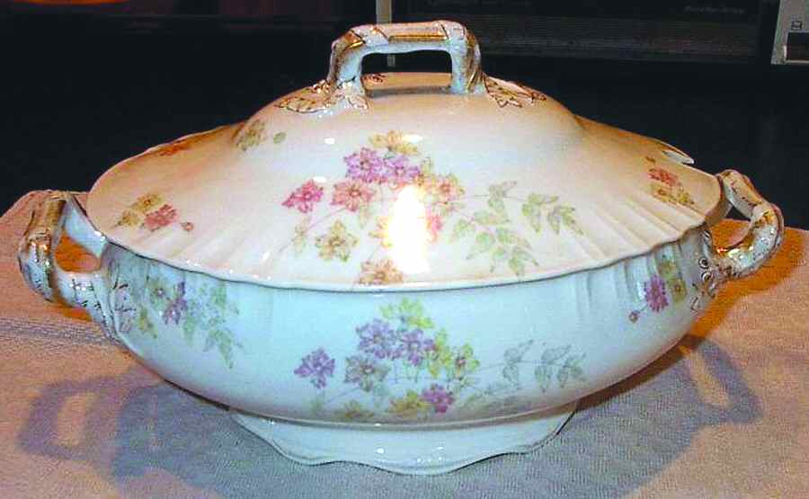 H3114 Oval Covered Vegetable by Haviland-1