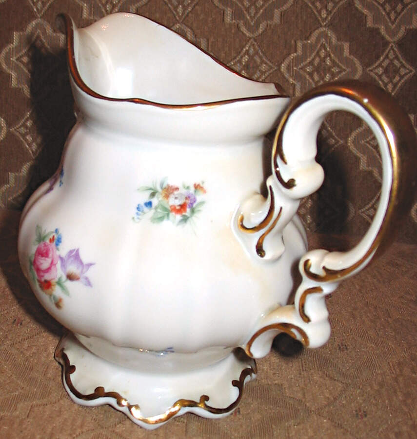 HUT1454 Creamer by Hutschenreuther-1