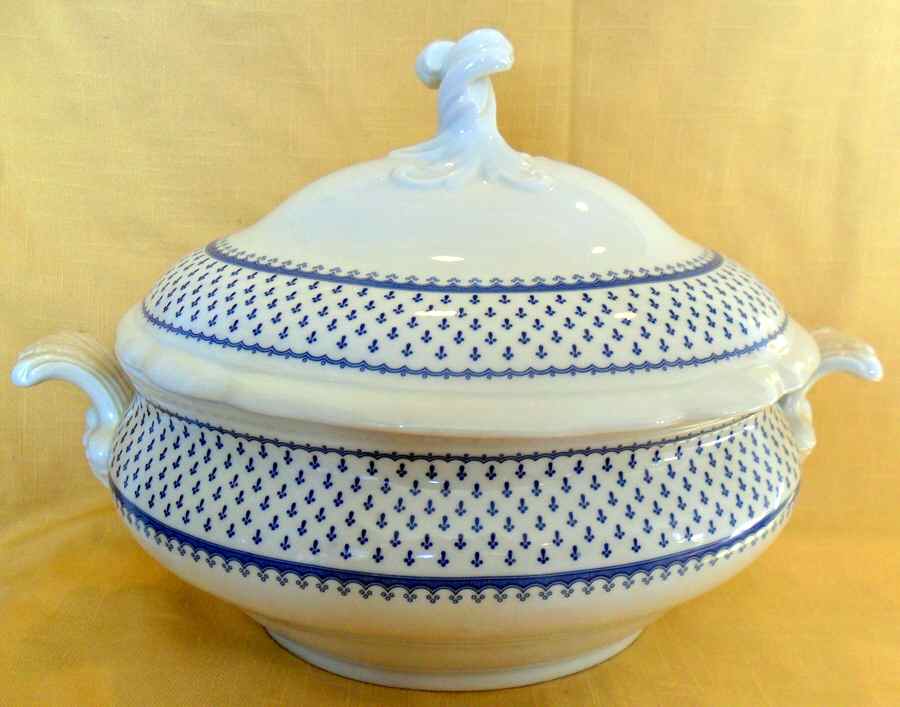 13917 Round Covered Vegetable by Hutschenreuther-1