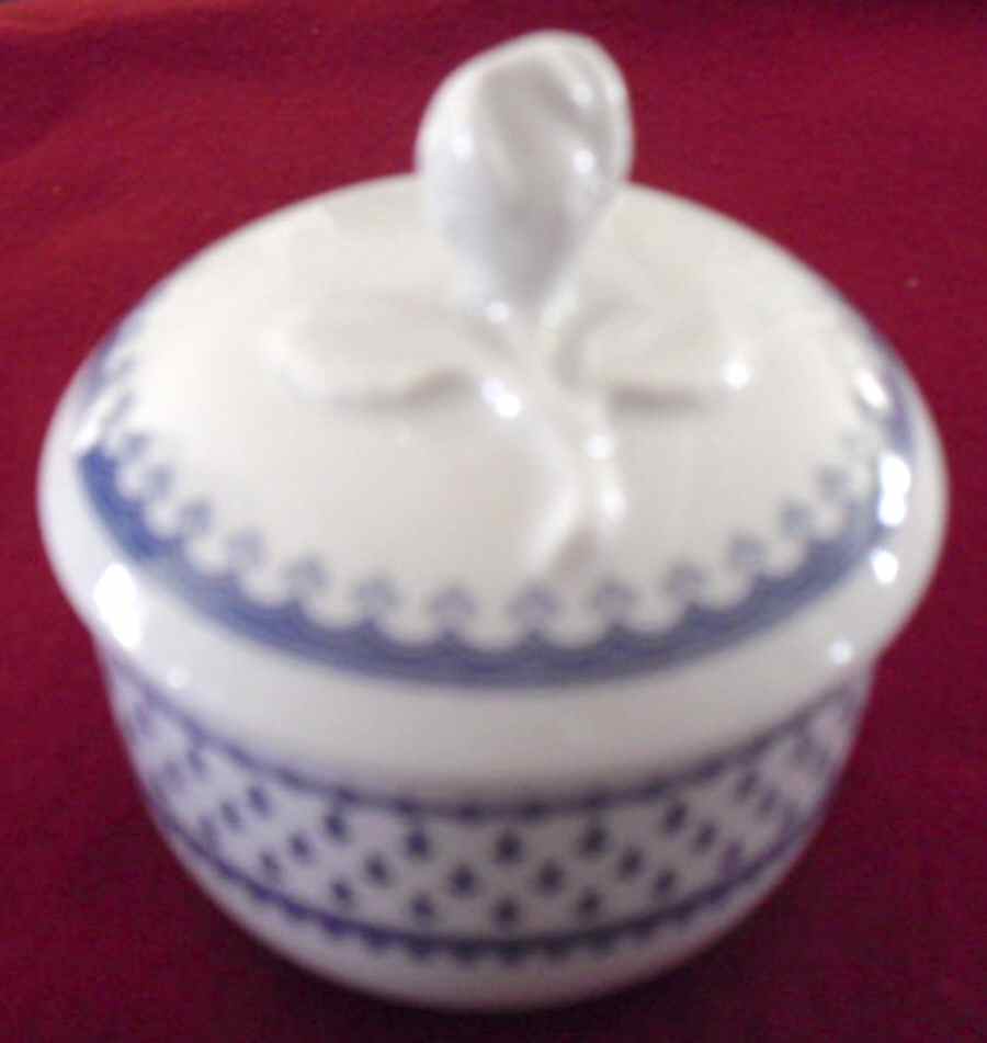 13917 Sugar Bowl & Lid by Hutschenreuther-1