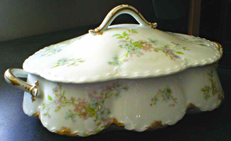 H3209 Oval Covered Vegetable by Haviland-1