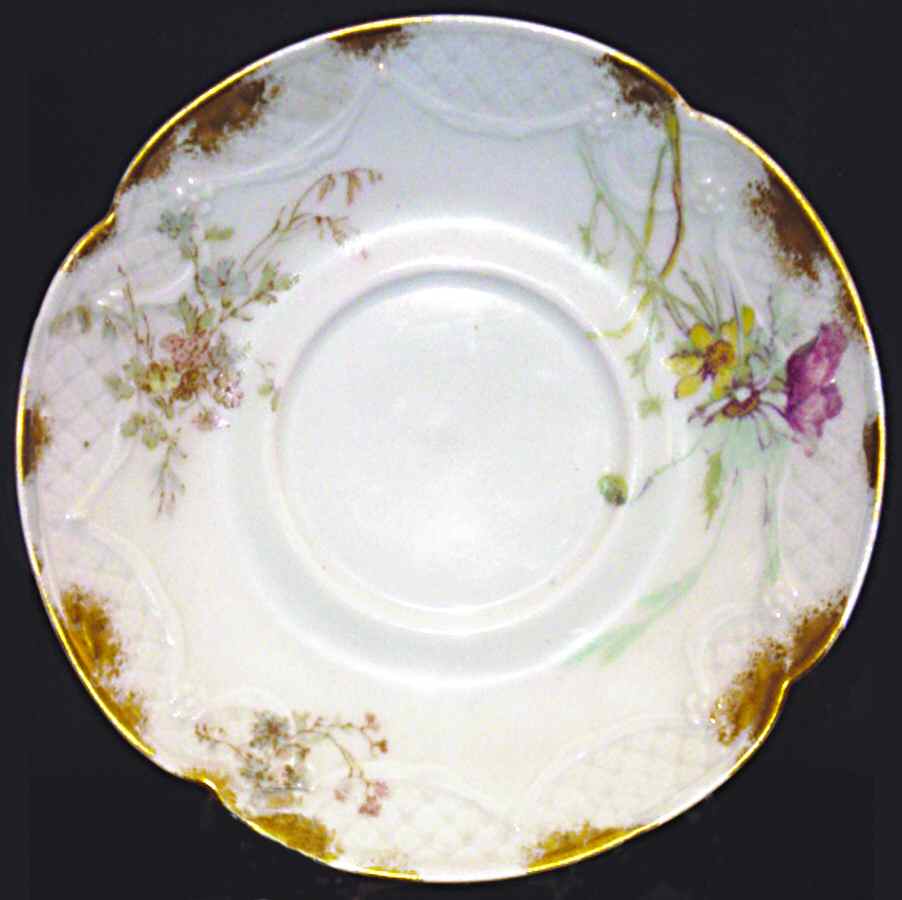 H3213 Saucer by Haviland-1
