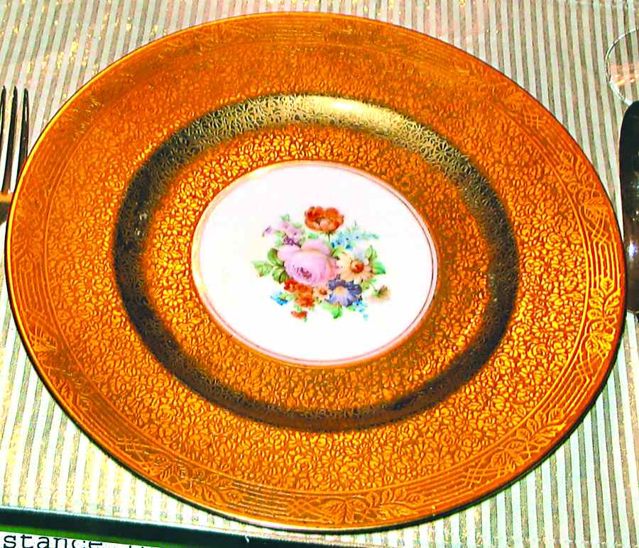 HUT1512 Dinner Plate by Hutschenreuther-1