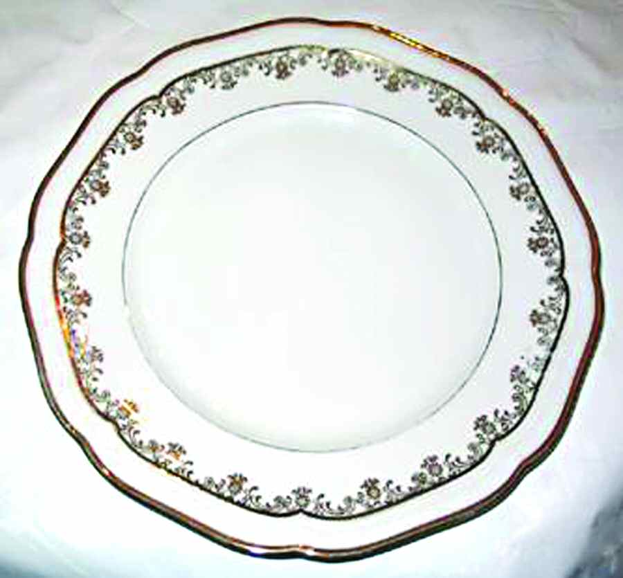 HUT1541 Dinner Plate by Hutschenreuther-1
