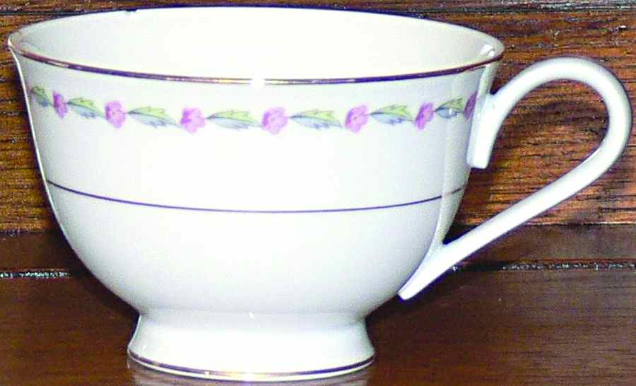 Grace Footed Cup by Hampton (Japan)-1