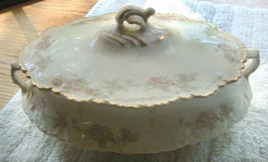 H115 Round Covered Vegetable by Homer Laughlin -1