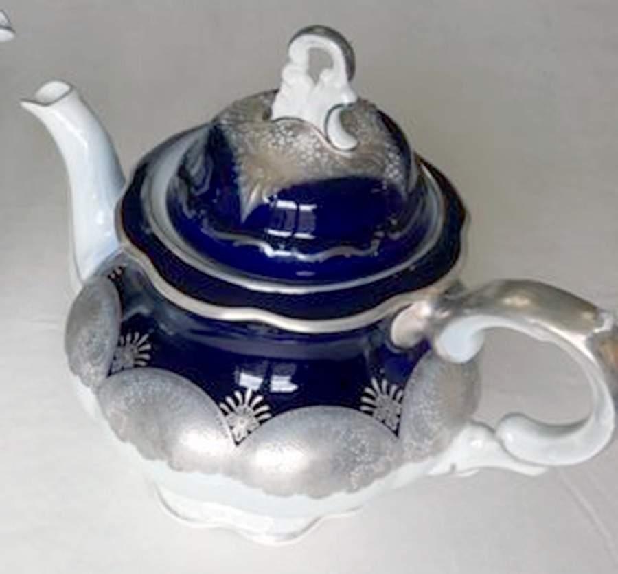 07775 Teapot & Lid by Hutschenreuther-1