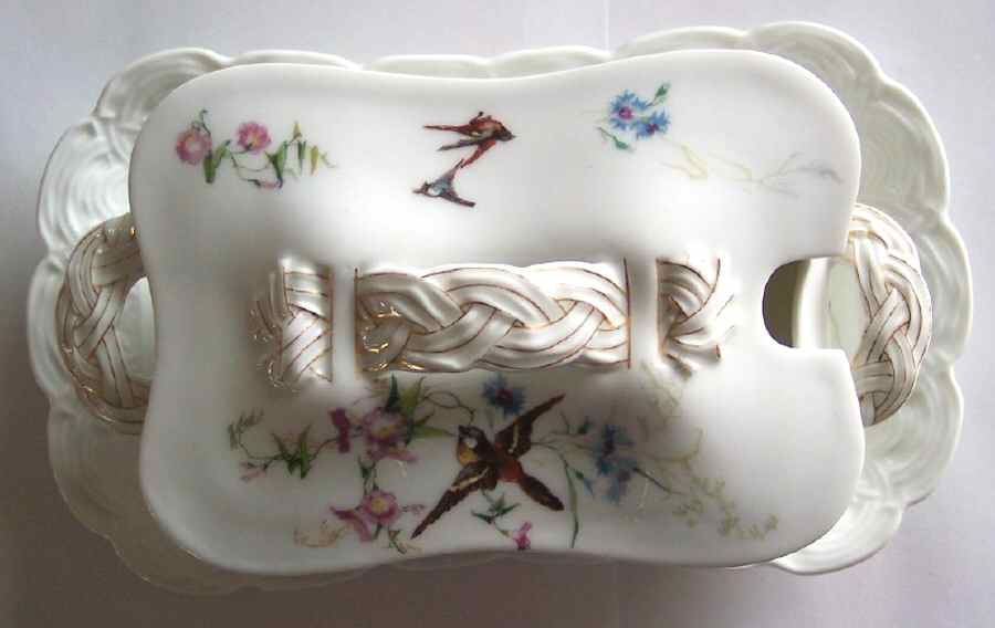 H3278 Gravy Boat w/Attached Underplate & Lid by Haviland-1