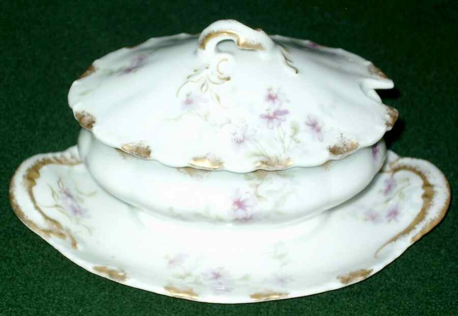 Schleiger 314-8 Gravy Boat w/Attached Underplate & Lid by Haviland-1
