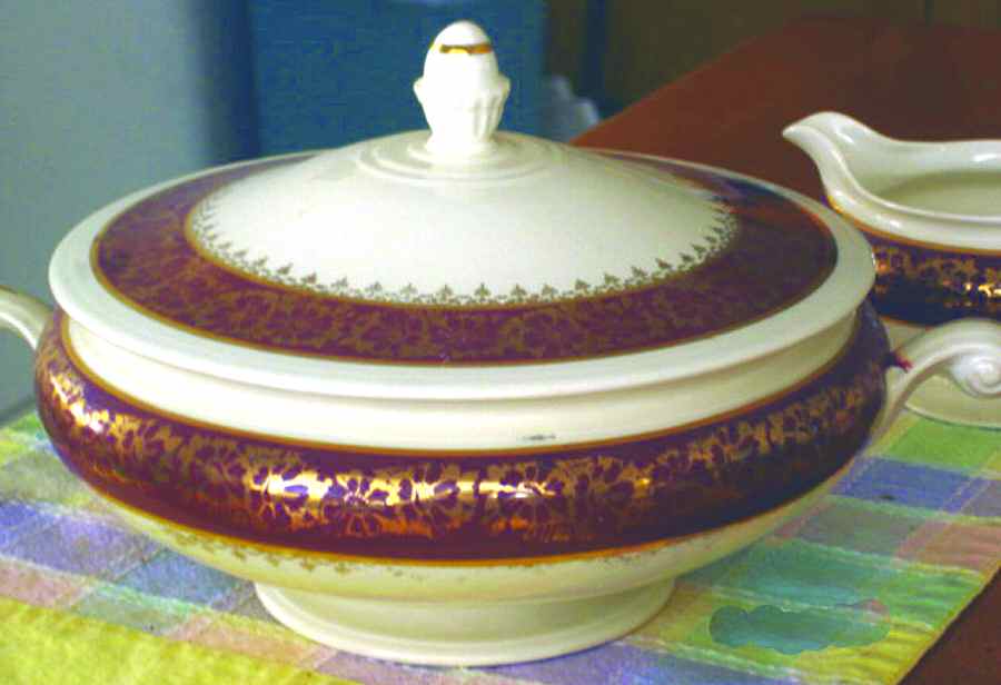 HLC3182 Round Covered Vegetable by Homer Laughlin -1