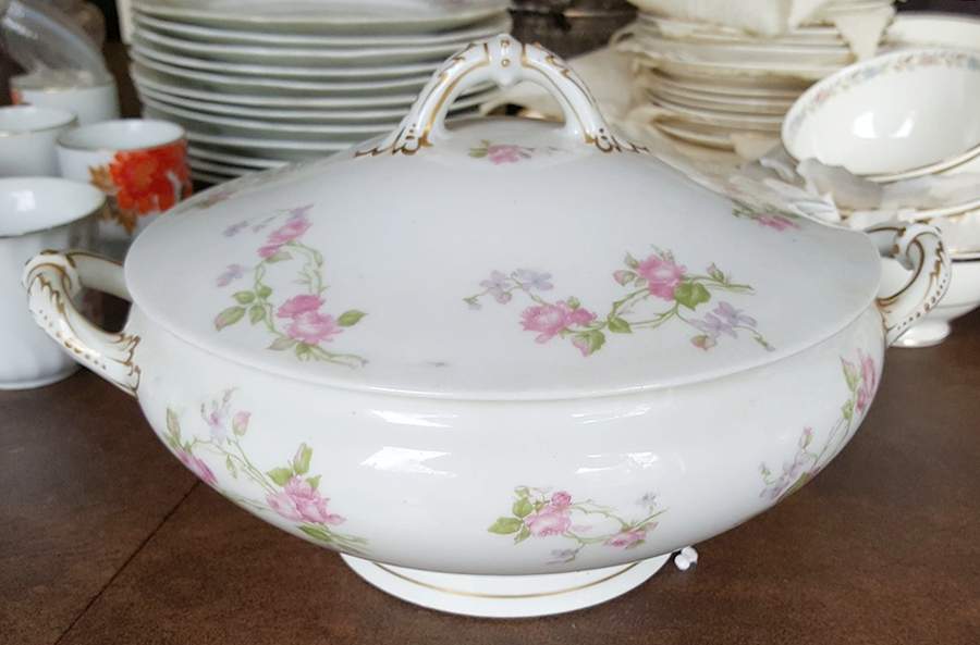 Schleiger 87-3 Round Covered Vegetable by Haviland-1