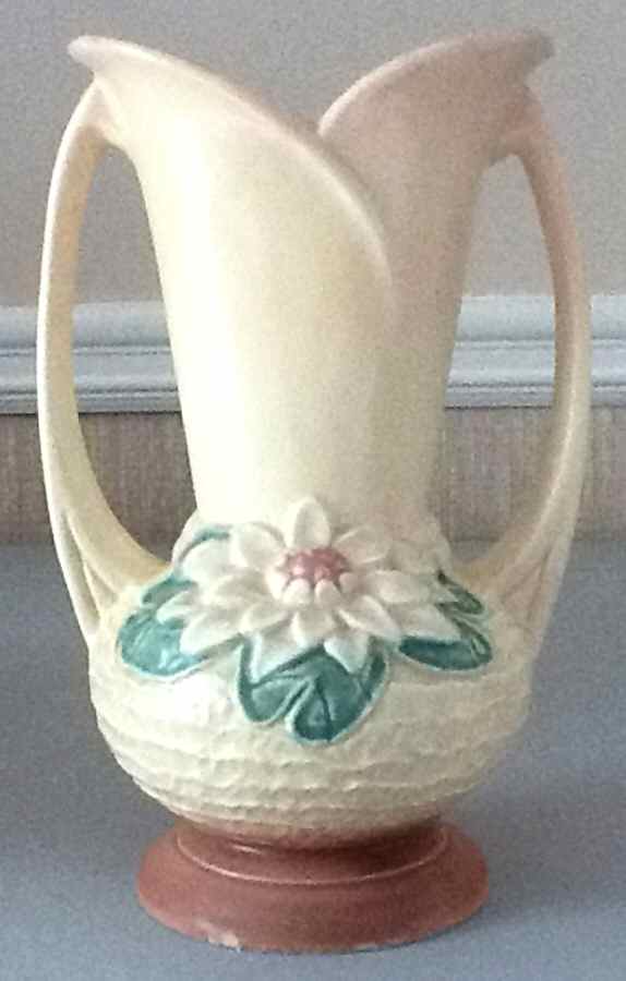Waterlily Walnut Apricot 9" Handled Vase by Hull-1