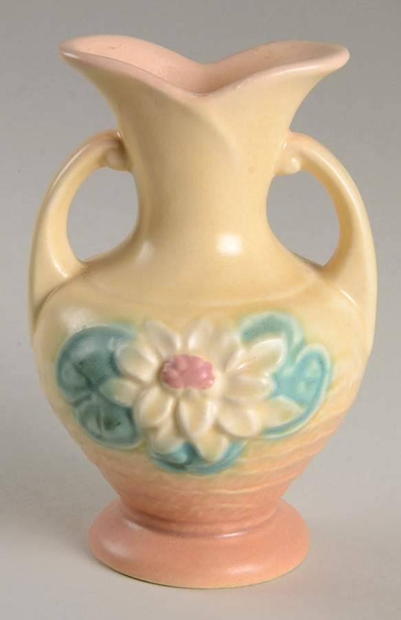Waterlily Walnut Apricot 5" Handled Vase by Hull-1